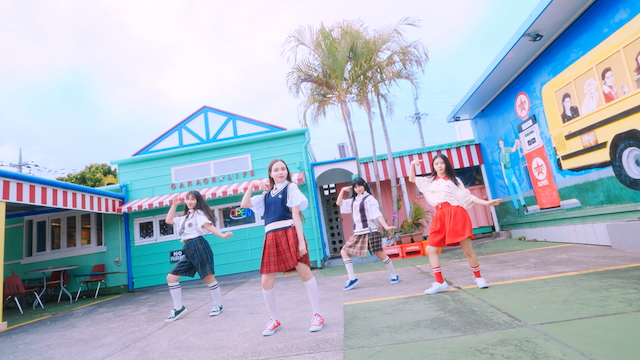 「Dive Into The World」MVより