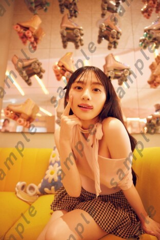 乃木坂46川﨑桜1st写真集、未収録“幻カット”を使用した限定ポストカード付きで販売