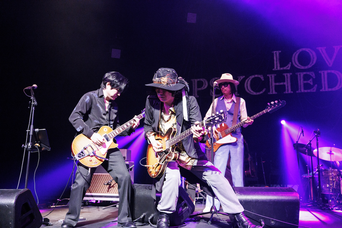 LOVE PSYCHEDELICO（撮影＝Viola Kam (V'z Twinkle)）