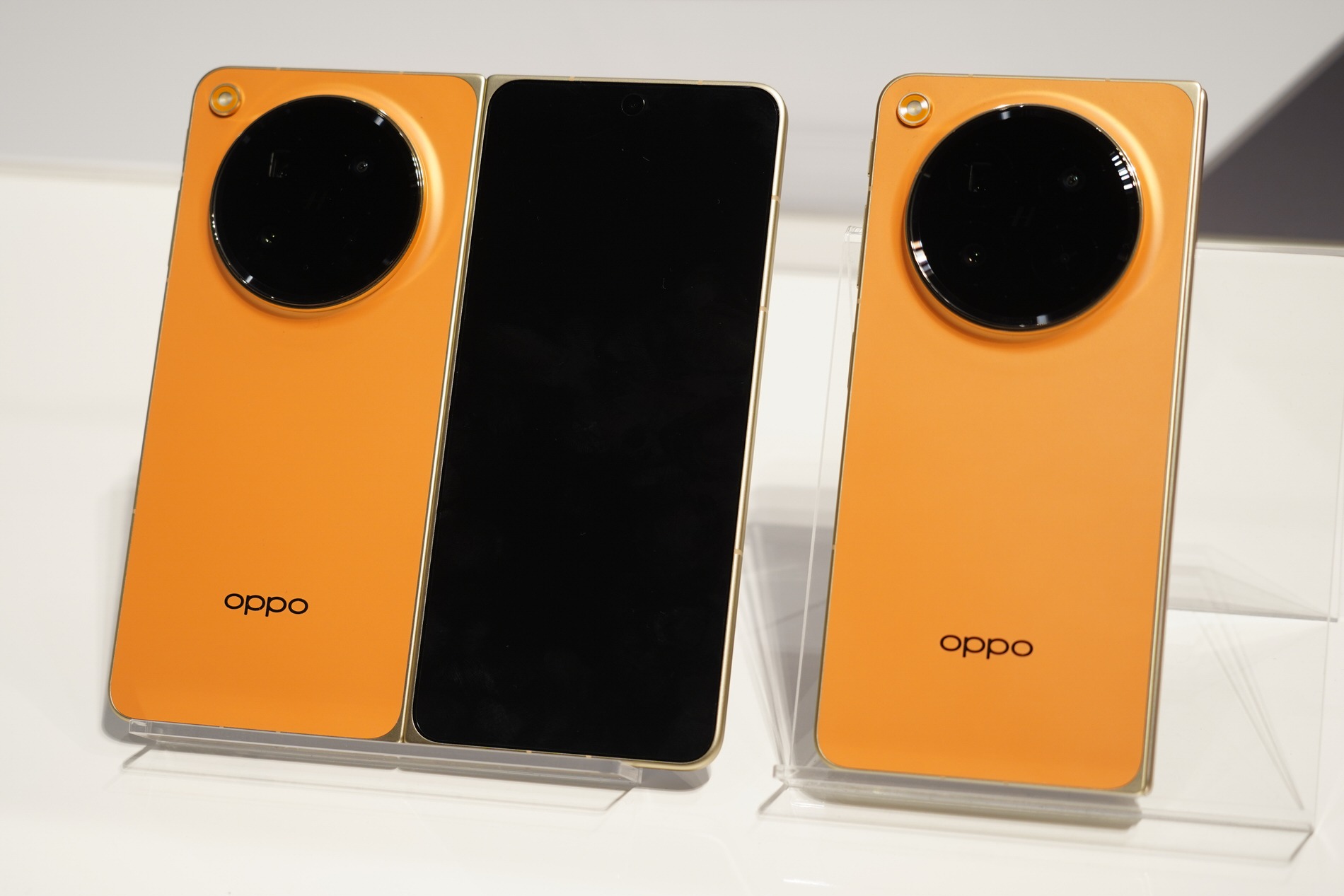 OPPO、折り目ゼロに迫るフォルダブルを投入