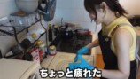 パン作りをする指原莉乃・大家志津香・松岡はな