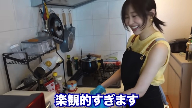 パン作りをする指原莉乃・大家志津香・松岡はな