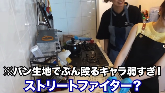 パン作りをする指原莉乃・大家志津香・松岡はな