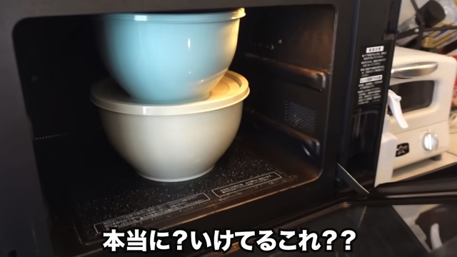 パン作りをする指原莉乃・大家志津香・松岡はな