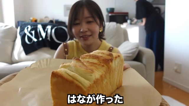 パン作りをする指原莉乃・大家志津香・松岡はな