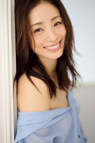 上戸彩が『FLASH』表紙に登場　映画『SAKAMOTO DAYS』語るインタビューも掲載