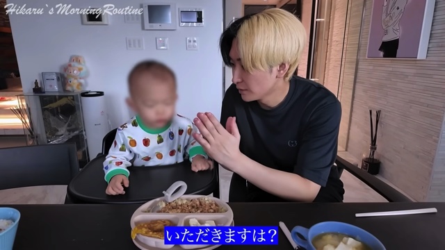 彼女と朝ごはんを食べるヒカル