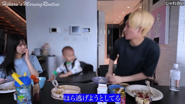 彼女と朝ごはんを食べるヒカル