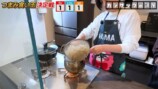 つまみ食いに挑戦するカジサックと子ども達