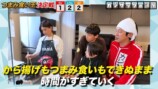 つまみ食いに挑戦するカジサックと子ども達