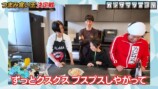 つまみ食いに挑戦するカジサックと子ども達
