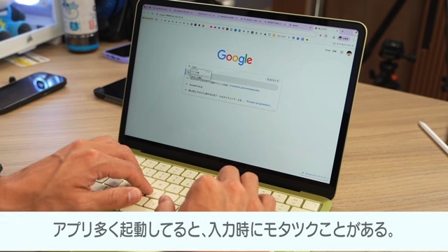 『MacBook Neo』のレビューをするカズチャンネル