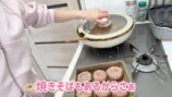 家事や育児をこなす辻希美