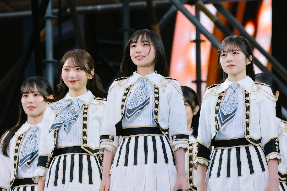 『7回目のひな誕祭 ～Welcome to HINATAZAKA ROCKESTRA～』（© Seed & FlowerLLC）