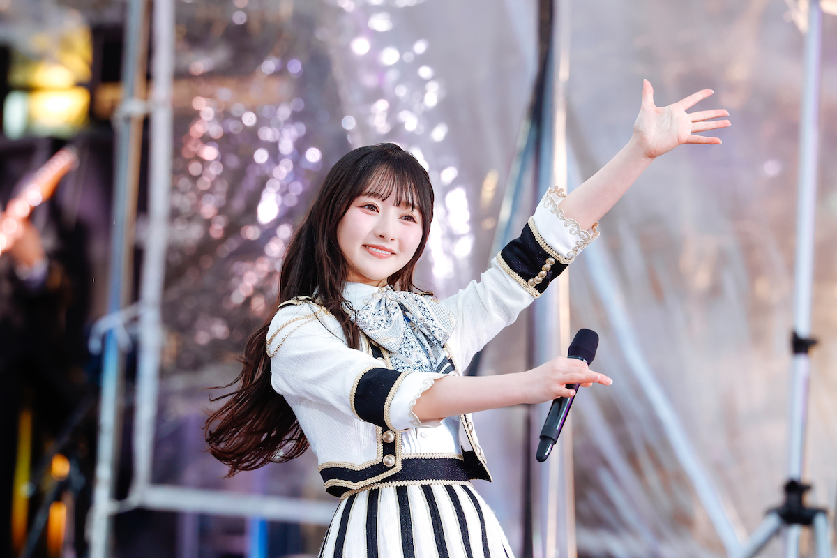 『7回目のひな誕祭 ～Welcome to HINATAZAKA ROCKESTRA～』（© Seed & FlowerLLC）