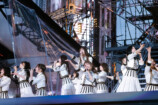 『7回目のひな誕祭 ～Welcome to HINATAZAKA ROCKESTRA～』（© Seed & FlowerLLC）