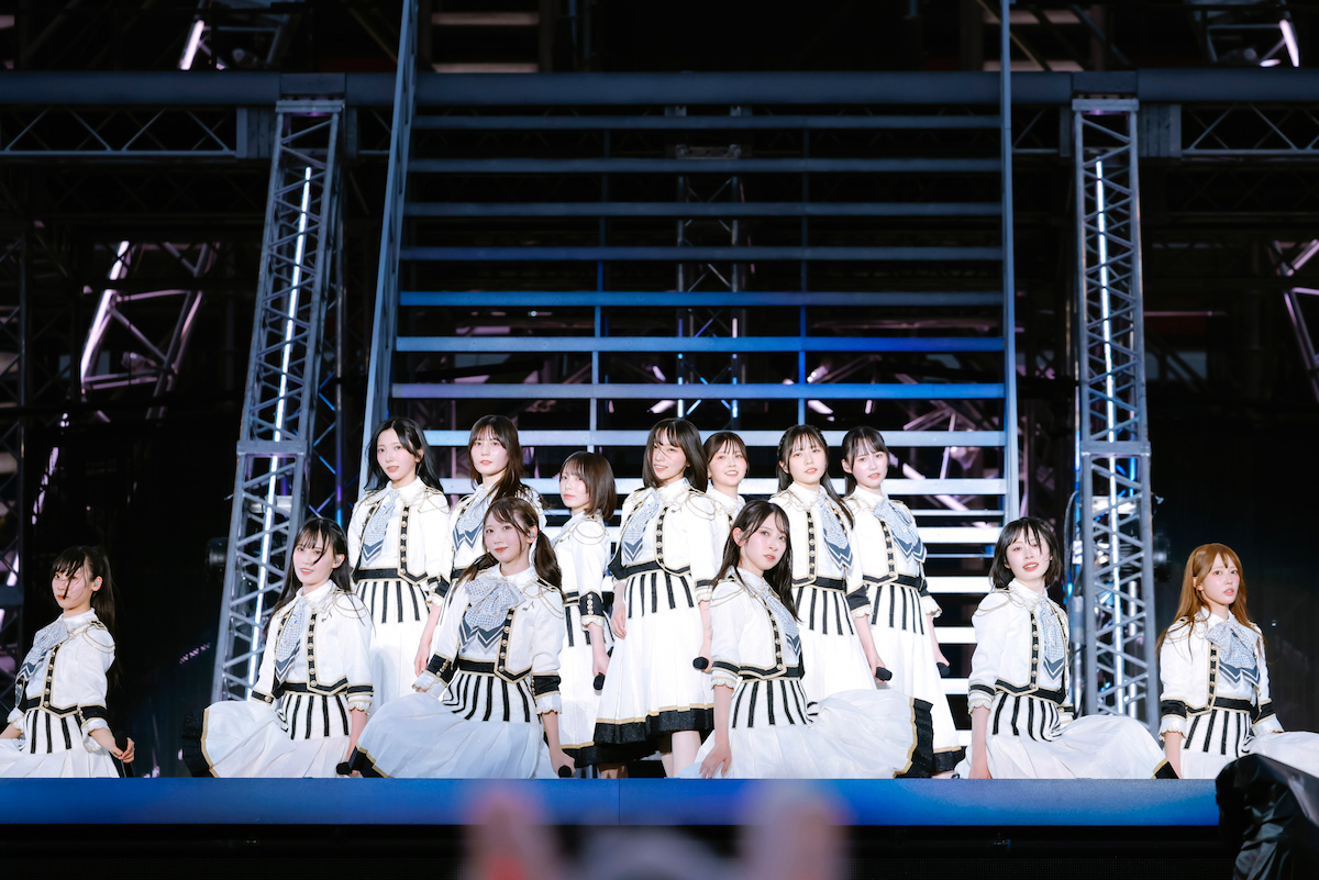 『7回目のひな誕祭 ～Welcome to HINATAZAKA ROCKESTRA～』（© Seed & FlowerLLC）
