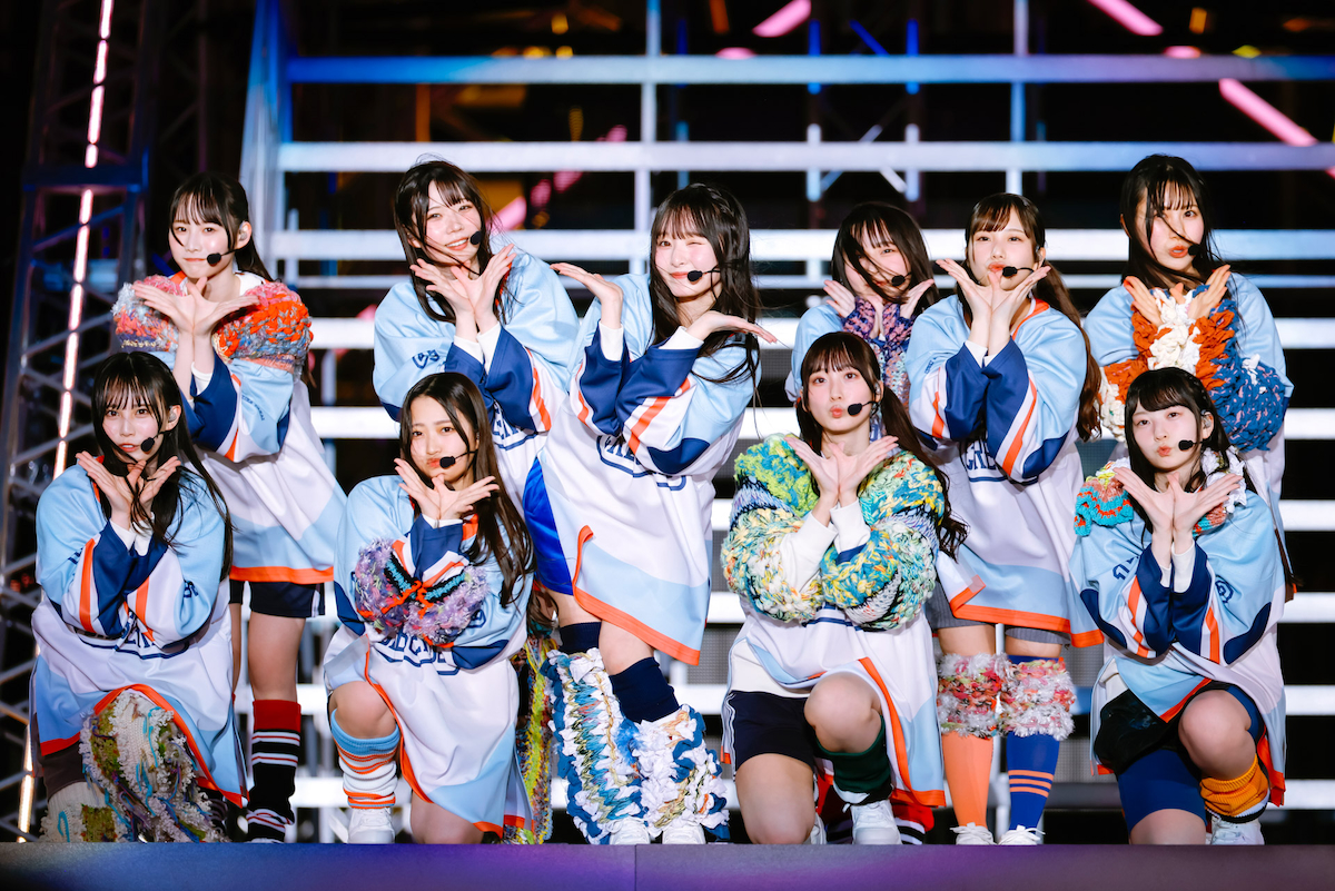 『7回目のひな誕祭 ～Welcome to HINATAZAKA ROCKESTRA～』（© Seed & FlowerLLC）