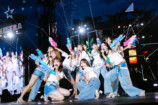 『7回目のひな誕祭 ～Welcome to HINATAZAKA ROCKESTRA～』（© Seed & FlowerLLC）
