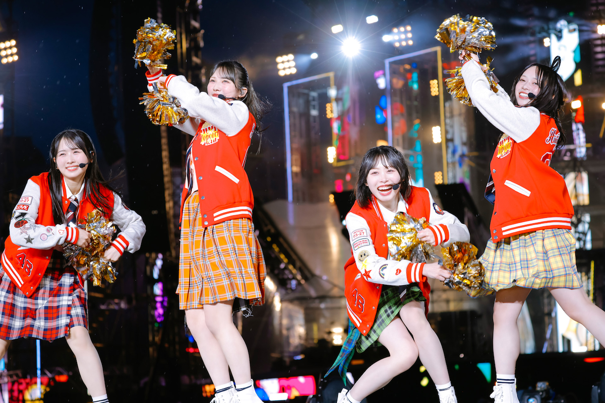 『7回目のひな誕祭 ～Welcome to HINATAZAKA ROCKESTRA～』（© Seed & FlowerLLC）