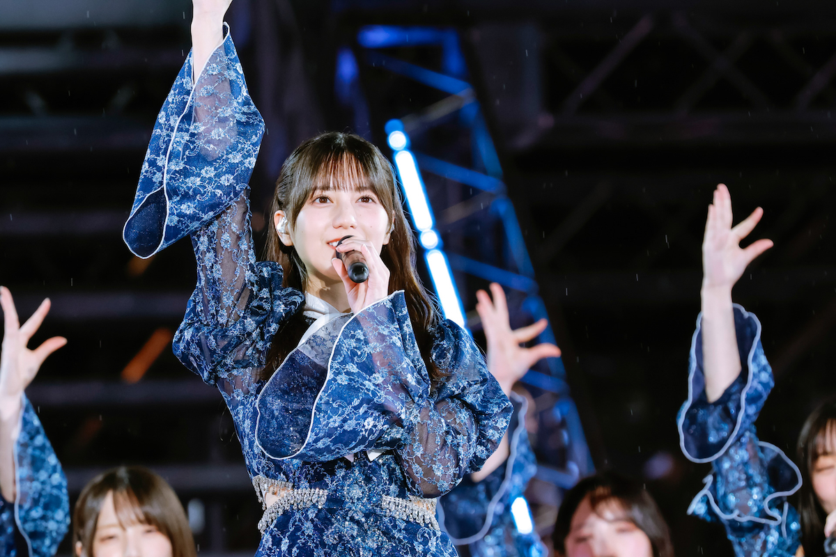 『7回目のひな誕祭 ～Welcome to HINATAZAKA ROCKESTRA～』（© Seed & FlowerLLC）