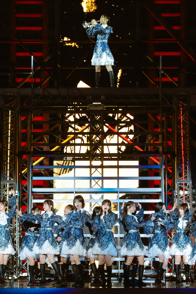 『7回目のひな誕祭 ～Welcome to HINATAZAKA ROCKESTRA～』（© Seed & FlowerLLC）