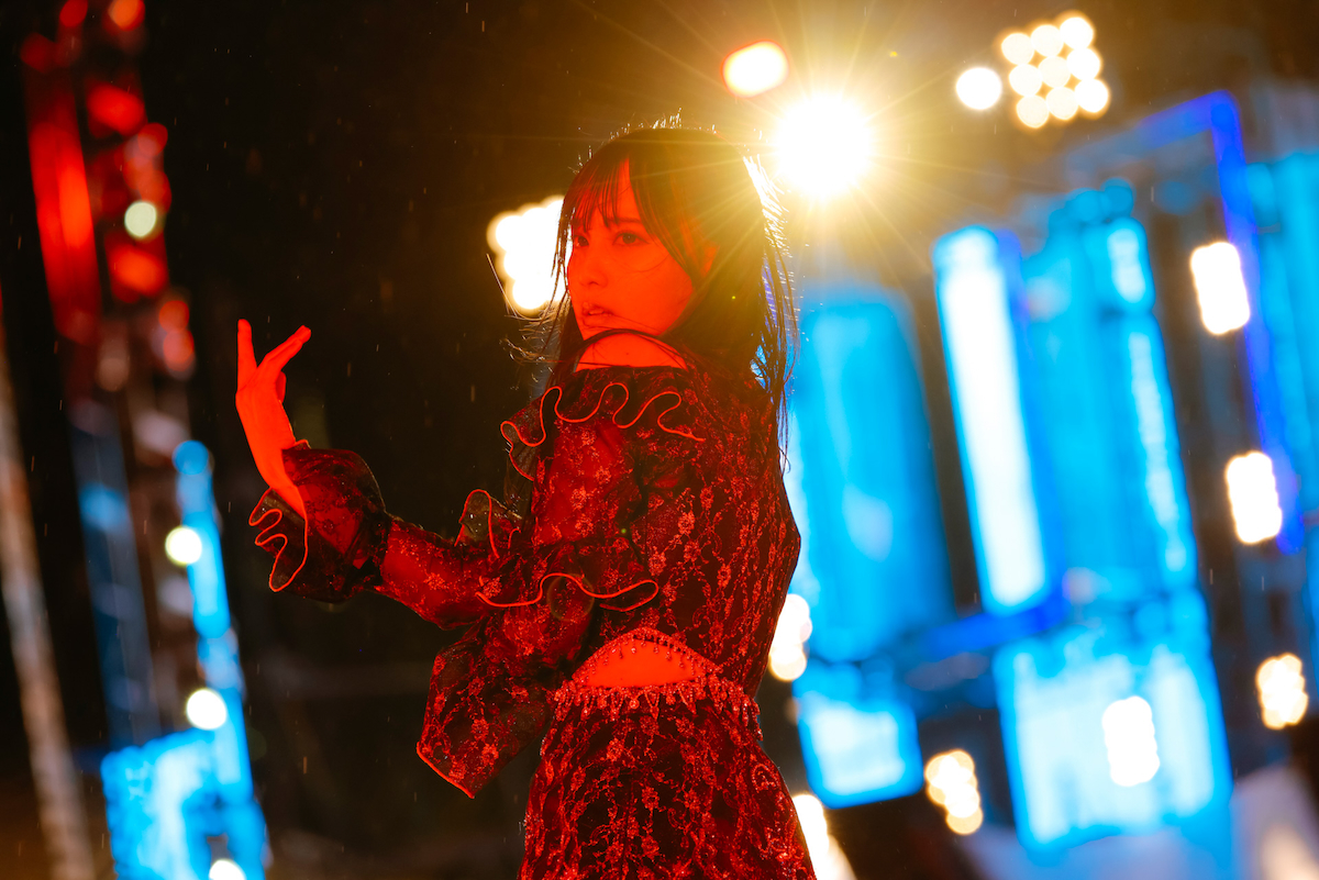 『7回目のひな誕祭 ～Welcome to HINATAZAKA ROCKESTRA～』（© Seed & FlowerLLC）