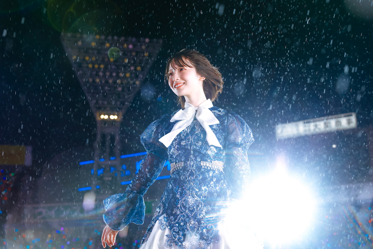 『7回目のひな誕祭 ～Welcome to HINATAZAKA ROCKESTRA～』（© Seed & FlowerLLC）