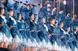 『7回目のひな誕祭 ～Welcome to HINATAZAKA ROCKESTRA～』（© Seed & FlowerLLC）
