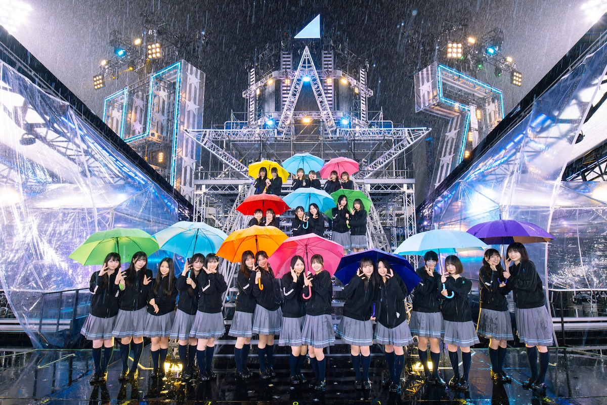 『7回目のひな誕祭 ～Welcome to HINATAZAKA ROCKESTRA～』（© Seed & FlowerLLC）