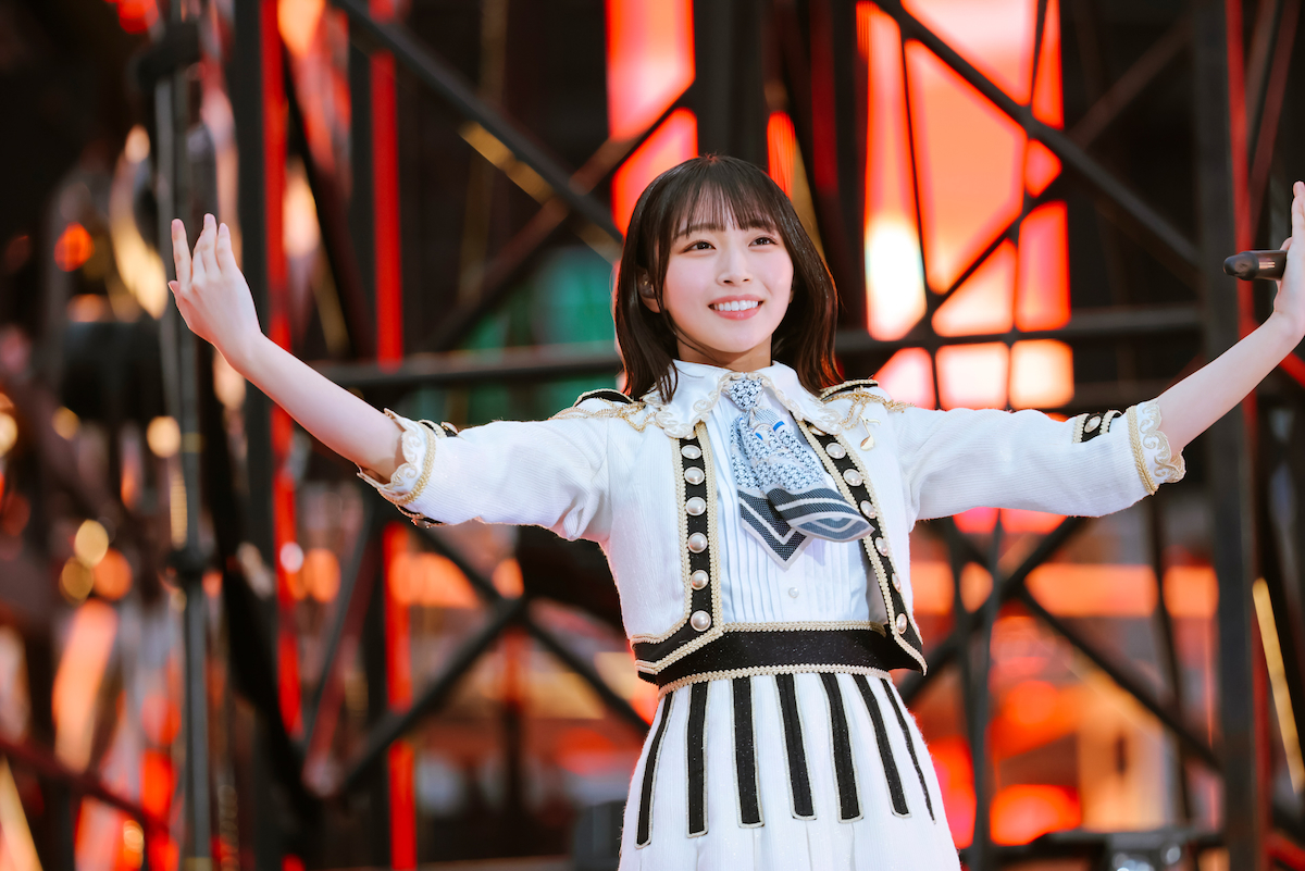 『7回目のひな誕祭 ～Welcome to HINATAZAKA ROCKESTRA～』（© Seed & FlowerLLC）