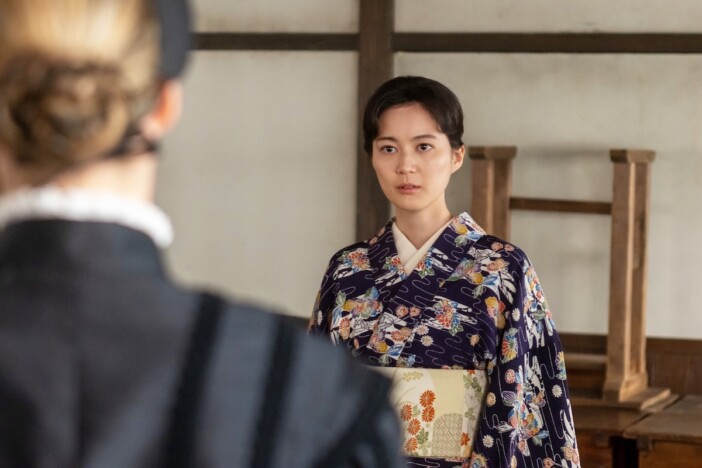 『風、薫る』第27話、多江（生田絵梨花）がバーンズ（エマ・ハワード）に不満をぶつける
