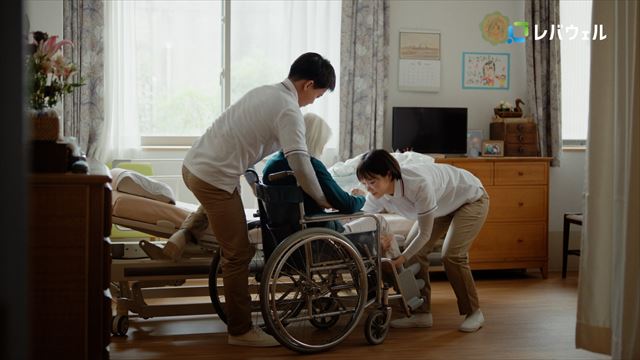 レバウェル新CM『身近な人の決断』篇より