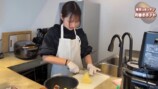 肉巻きポテトを作る希空