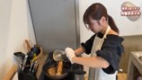 肉巻きポテトを作る希空