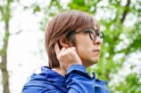 ツルの部分に触っている様子