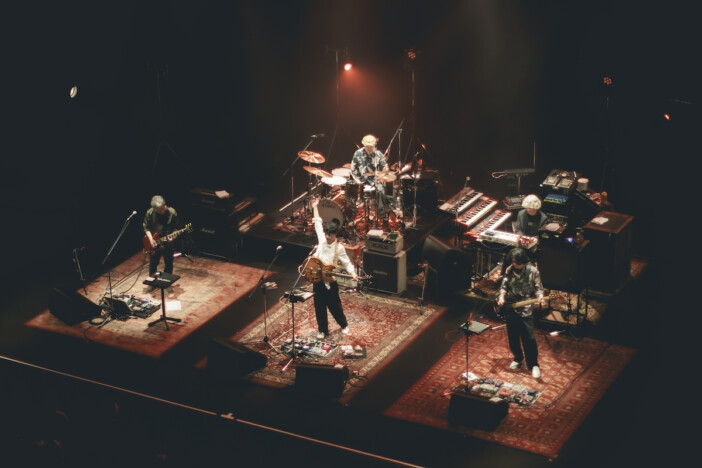 GRAPEVINE、一瞬の沈黙すら生んだ圧巻の演奏　“縛りのない”自由なステージで見せたこだわりと未来への兆し