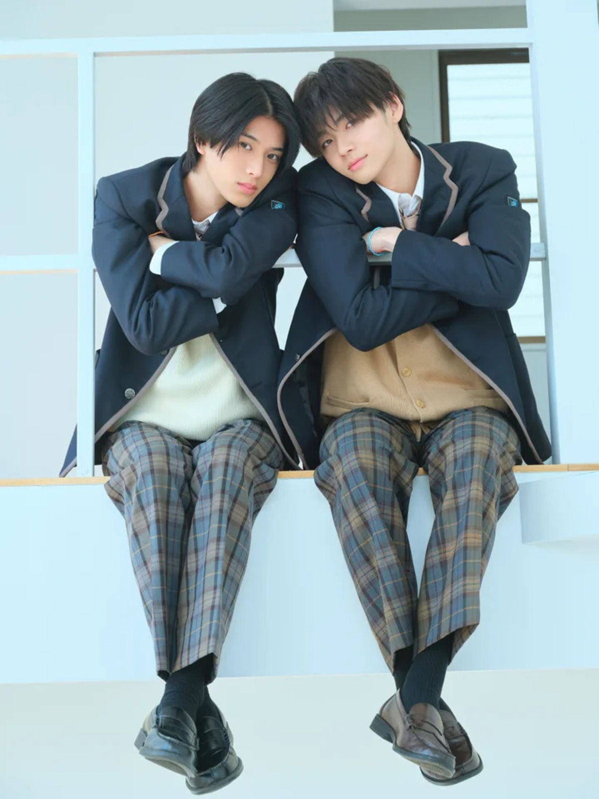 『コントラスト』公式ビジュアルブック6月発売の画像