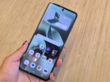 開くと6.9インチ画面のスマホになる『razr 70』