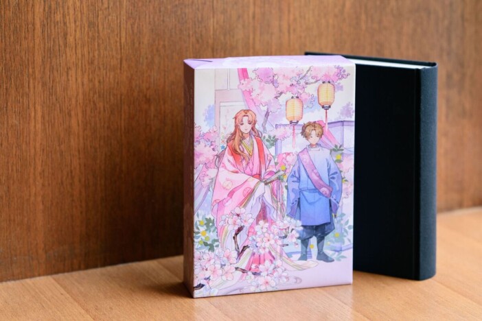 累計260万部突破『八咫烏シリーズ』愛蔵版発売へ 名司生の描き下ろしイラストを収録