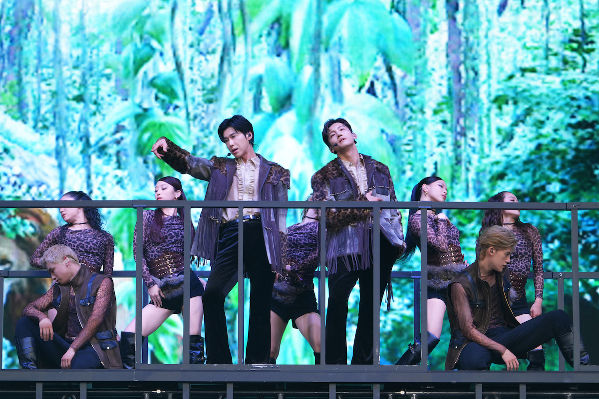 東方神起は20周年のその先へ　ファンと共に進化し続ける2人、約束の日産スタジアム公演を振り返っての画像1-2
