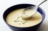 牛乳とコーンの缶詰、バター、塩だけで作るなめらかコーンポタージュ