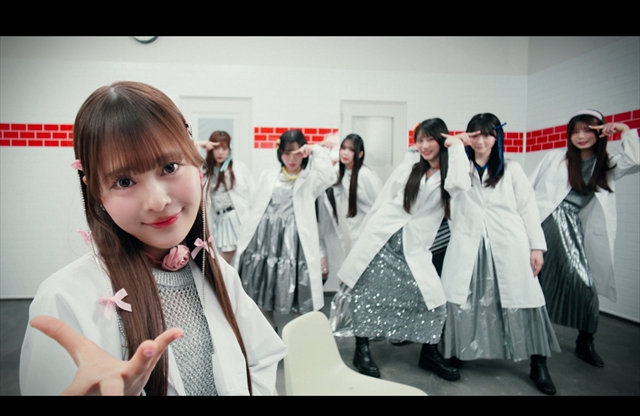 MORE STAR「WITH KAWAII論」MVより