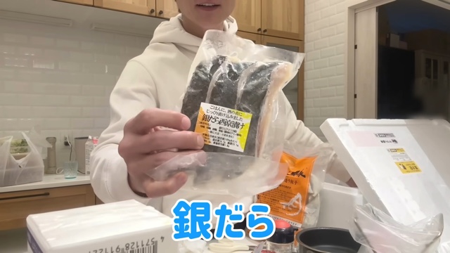 夫・杉浦と夕食を作る辻希美