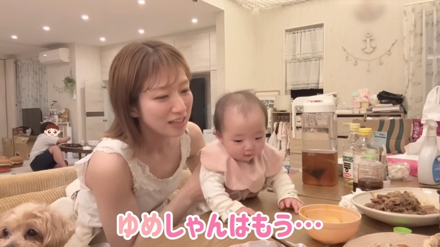 夫・杉浦と夕食を作る辻希美