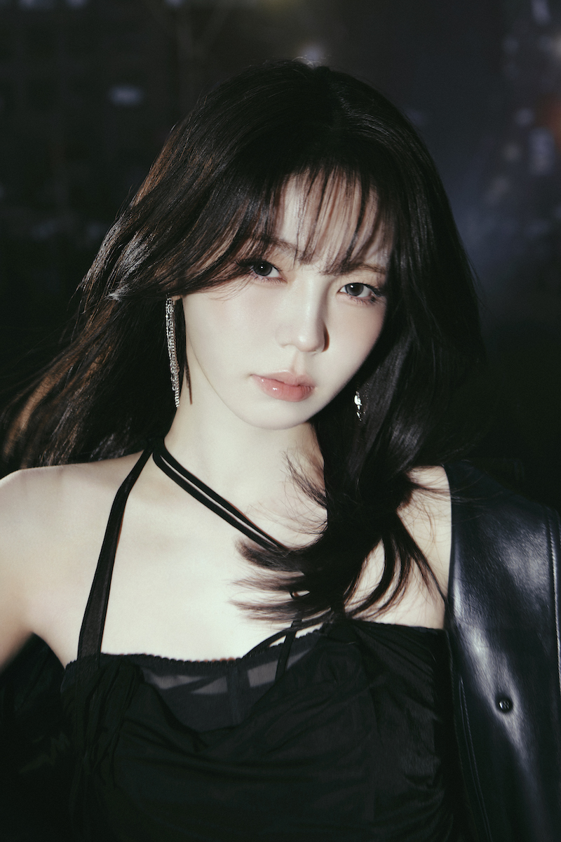 NiziU AYAKA