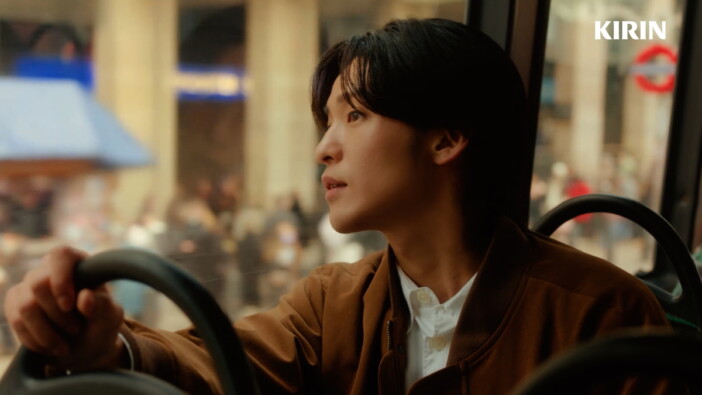 Snow Man 目黒蓮、『キリン 午後の紅茶』新CM出演　人生初のイギリスを楽しむメイキング映像も