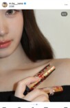 TWICE SANA、ぷるぷるな唇をアピールの画像