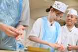 中沢元紀、杏花らが鮨アカデミー体験入学の画像