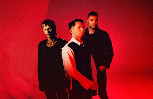 MUSE、約4年ぶりのニューアルバム『The Wow! Signal』リリース 最新シングル「Cryogen」MVも